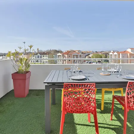 Avec Terrasse Ensoleillee Sur Le Port Olona Les Sables-dʼOlonne