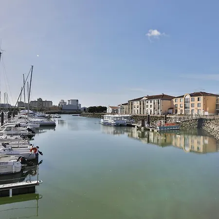Avec Terrasse Ensoleillee Sur Le Port Olona